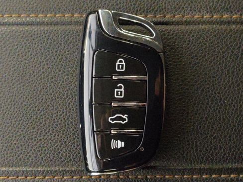 Used 2020 Chevrolet Traverse LS FWD image 32