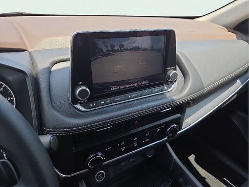 Used 2023 Nissan Rogue S AWD/4WD image 17