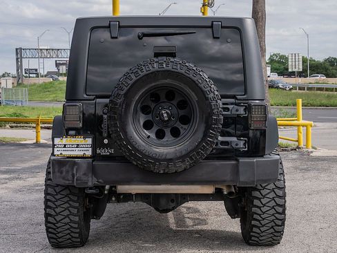 Used 2018 Jeep Wrangler Unlimited Sport S AWD/4WD image 6