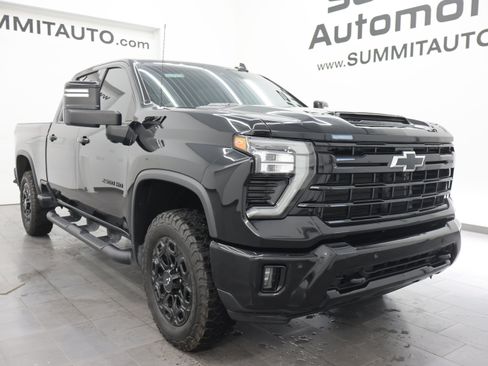 Used 2024 Chevrolet Silverado 2500 LTZ w/ LTZ Plus Package AWD/4WD image 2