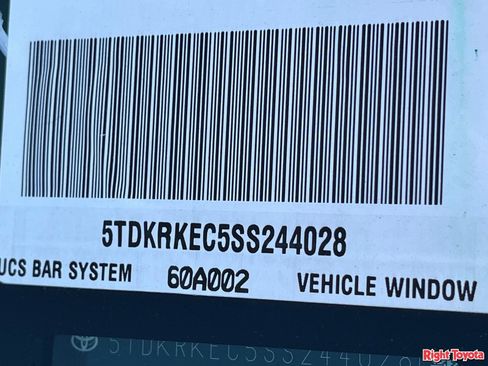 Certified 2025 Toyota Sienna LE FWD image 34
