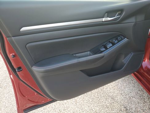 Certified 2024 Nissan Altima 2.5 SR w/ SR Premium Package image 15