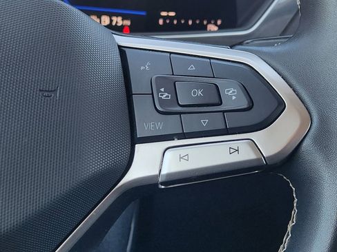 Used 2024 Volkswagen Tiguan SE image 29