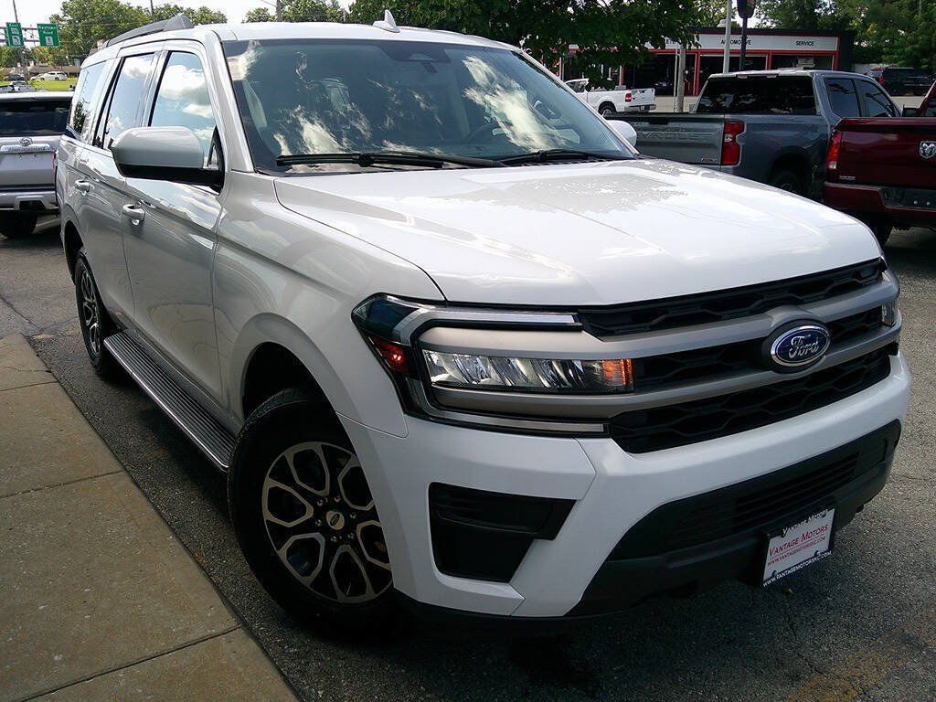 Used 2023 Ford Expedition XLT AWD/4WD image 4