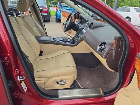 Used 2011 Jaguar XJ RWD image 23