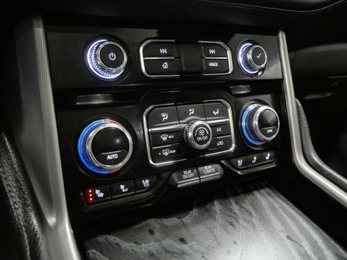 Used 2022 GMC Yukon Denali w/ Denali Premium Package image 24