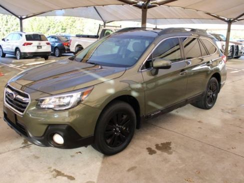 Used 2018 Subaru Outback 2.5i Premium image 3
