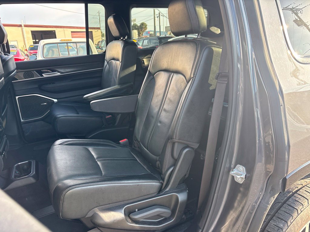 Used 2024 Jeep Wagoneer Series III AWD/4WD image 14