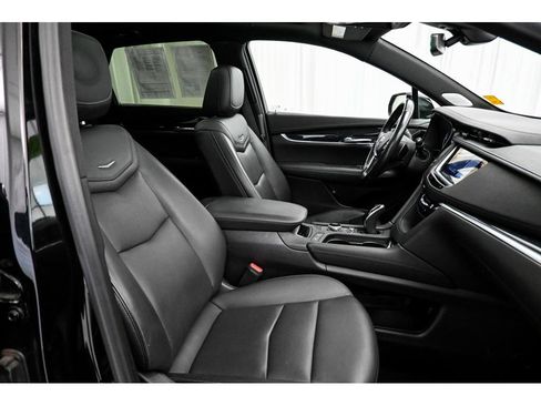 Certified 2022 Cadillac XT5 Premium Luxury FWD image 18