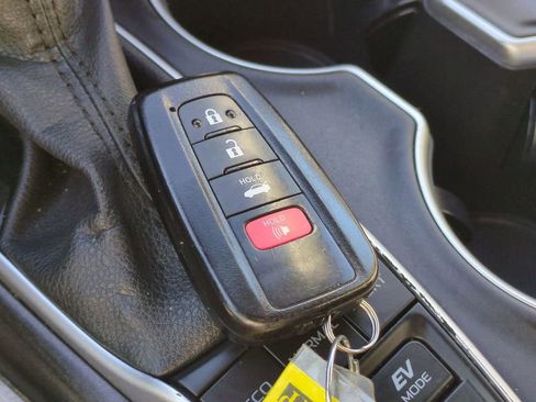 Certified 2021 Toyota Camry LE image 28