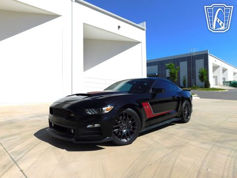 Used 2017 Ford Mustang GT Premium image 2