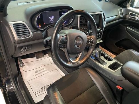 Used 2018 Jeep Grand Cherokee Altitude AWD/4WD image 12