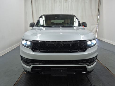 Used 2024 Jeep Grand Wagoneer Series III w/ Rear-Seat Entertainment Group AWD/4WD image 8