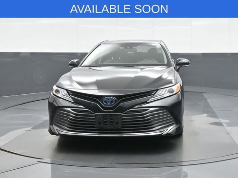 Used 2020 Toyota Camry XLE FWD image 2