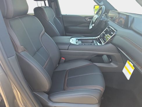 New 2026 Nissan Armada SL w/ Captain's Chari Seat Package AWD/4WD image 10