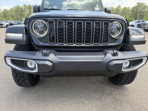 Used 2026 Jeep Gladiator Sport AWD/4WD image 24