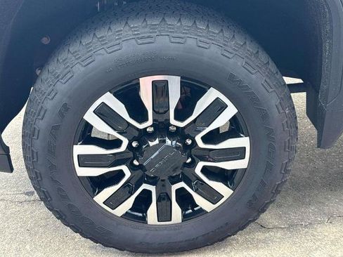 Used 2025 GMC Sierra 3500 Denali Ultimate AWD/4WD image 3