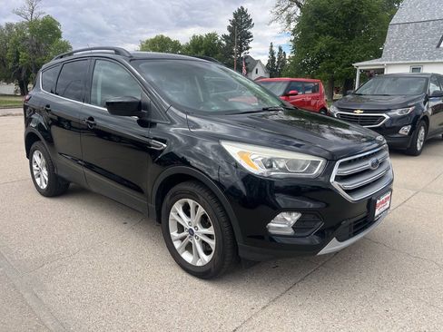 Used 2017 Ford Escape SE w/ Equipment Group 201A AWD/4WD image 4