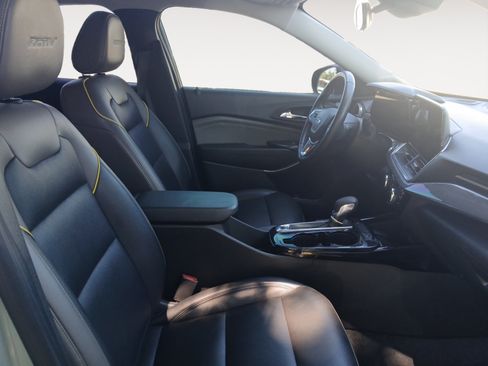 Used 2024 Chevrolet Trax ACTIV w/ Sunroof Package FWD image 15