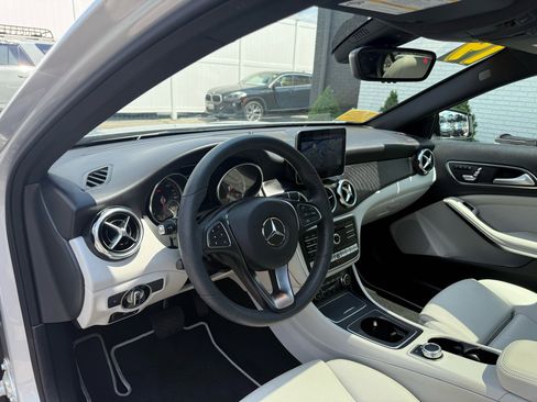Used 2019 Mercedes-Benz GLA 250 4MATIC image 16