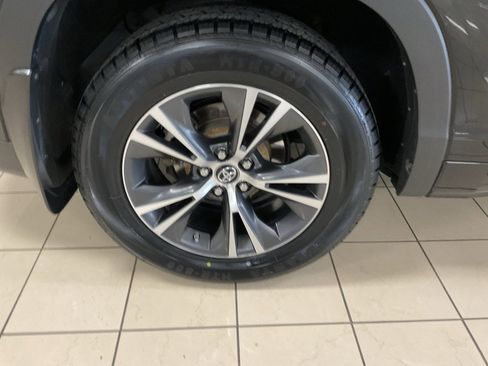Used 2016 Toyota Highlander XLE image 7