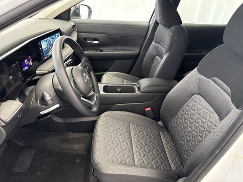 New 2026 Nissan Kicks SV image 7