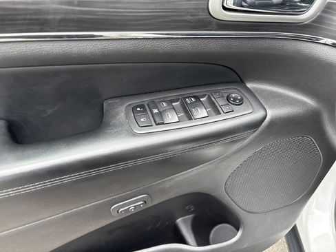 Used 2019 Jeep Grand Cherokee Limited AWD/4WD image 16