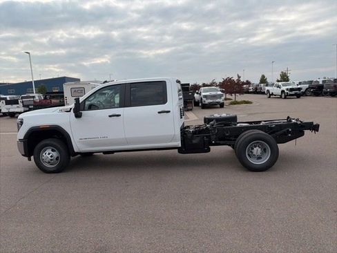 New 2026 GMC Sierra 3500 Pro w/ Convenience Package image 8