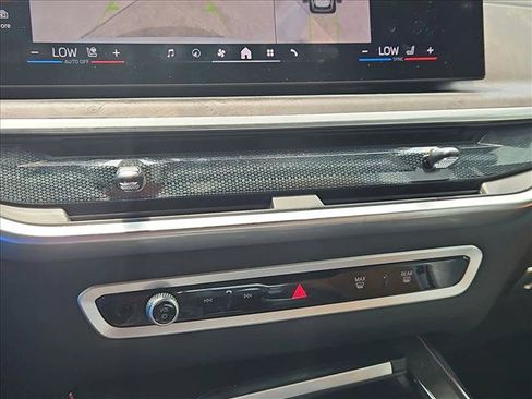 Used 2024 BMW X7 xDrive40i w/ M Sport Package AWD/4WD image 15