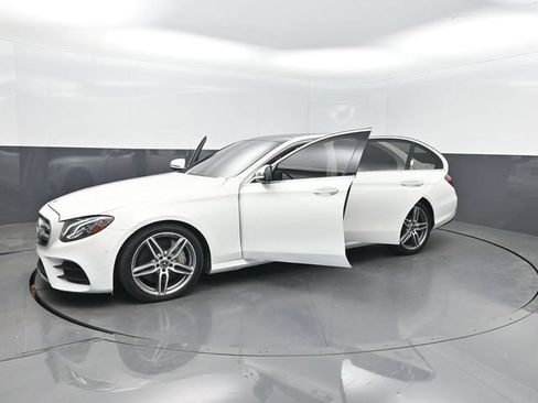Used 2019 Mercedes-Benz E 300 4MATIC image 40