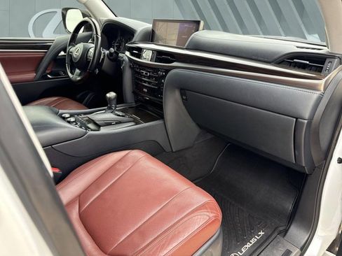 Used 2019 Lexus LX 570 4WD w/ Luxury Package image 26