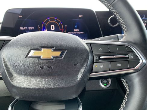 Used 2025 Chevrolet Traverse LT image 20