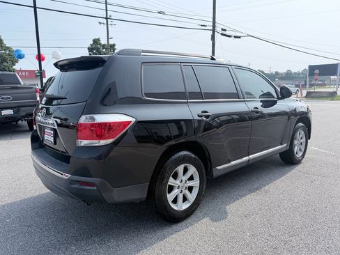 Used 2013 Toyota Highlander SE FWD image 6