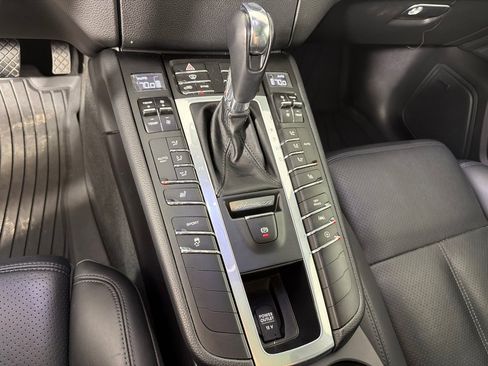 Used 2018 Porsche Macan S w/ Premium Package AWD/4WD image 19