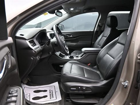 Used 2023 GMC Acadia SLT w/ Preferred Package FWD image 9