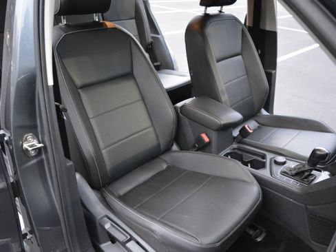 Used 2021 Volkswagen Tiguan SE image 15