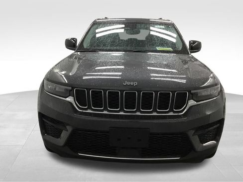 Used 2023 Jeep Grand Cherokee Laredo w/ Luxury Tech Group I AWD/4WD image 3