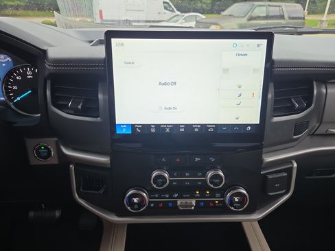 Used 2024 Ford Expedition XLT AWD/4WD image 13