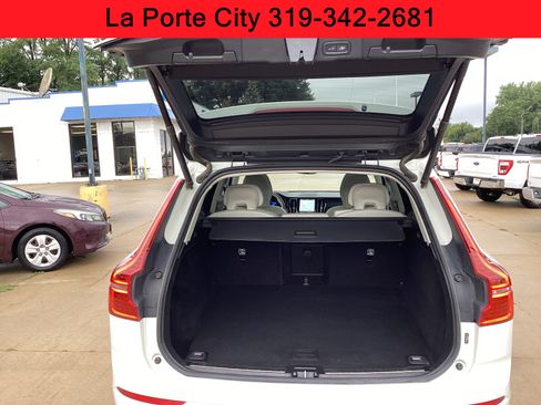 Used 2022 Volvo XC60 B5 Momentum AWD/4WD image 19