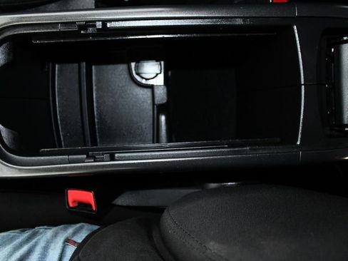 Used 2018 Dodge Journey SE FWD image 18