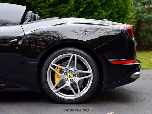 Used 2016 Ferrari California T image 5
