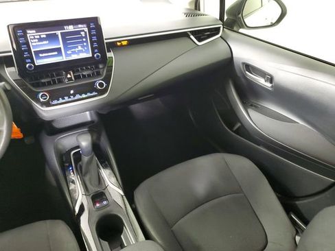 Used 2020 Toyota Corolla LE image 17