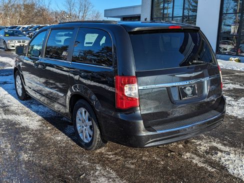 Used 2013 Chrysler Town & Country Touring image 10