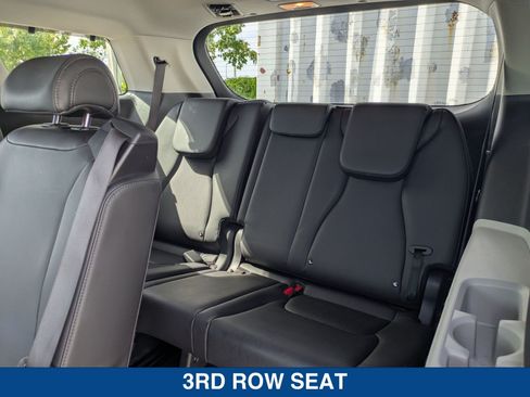 Used 2024 Kia Carnival EX FWD image 15
