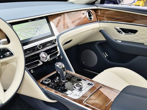 Used 2021 Bentley Flying Spur V8 image 2