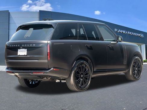 Used 2025 Land Rover Range Rover SE AWD/4WD image 4