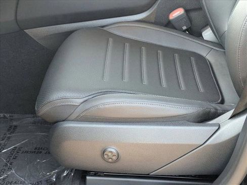 Certified 2025 Mercedes-Benz GLC 300 image 7