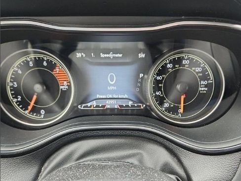 Used 2019 Jeep Cherokee Overland image 6