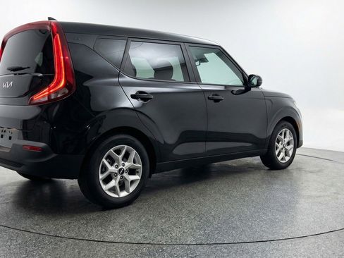 Used 2025 Kia Soul LX w/ LX Technology Package image 9