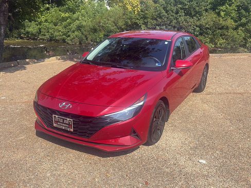 Used 2023 Hyundai Elantra SEL FWD image 12